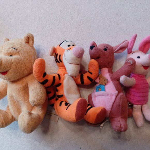 1997 Mattel Disney Winnie the Pooh and Friends Holding Hands Vintage - See Desc. - Picture 1 of 14
